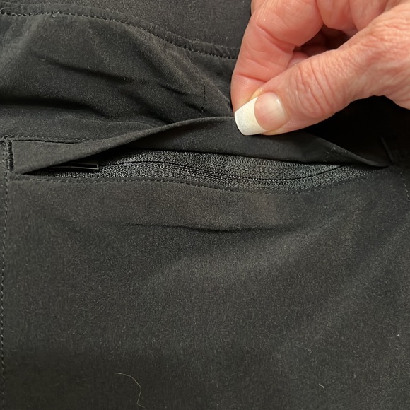 Athleta‎ Black Belted Cuffed ‘Cardiff’ Pant. Size 6T. - Picture 9 of 9